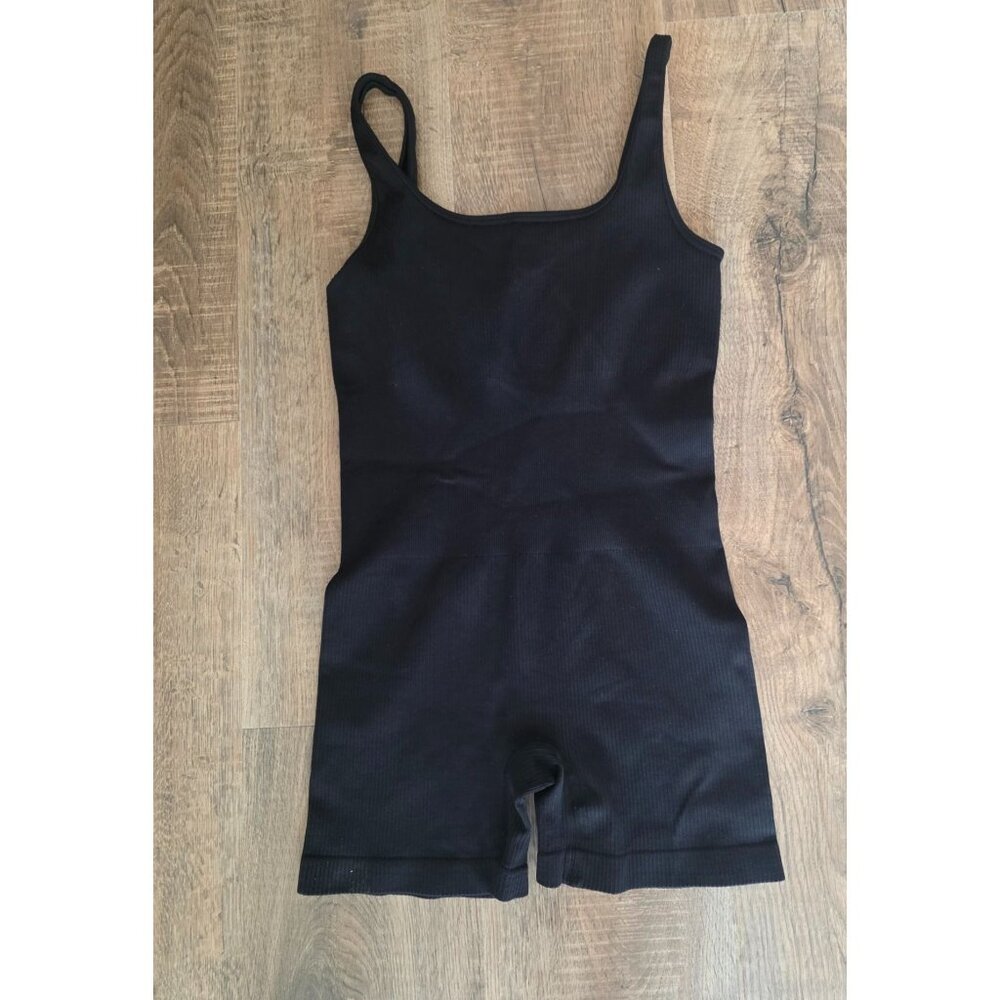 OQQ Black Ribbed One Piece Romper Bodysuit Unitard Size M EUC